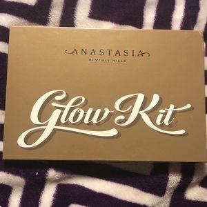 Anastasia Beverly Hills glow kit